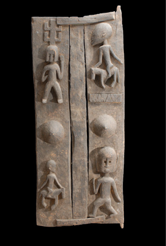 Rilievi raffiguranti due danzatori, di cui uno con maschera Kanaga e l'altro con maschera antropomorfa.